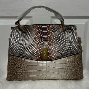 💗 *NEW* Elegant Crocodile Pattern Handbag - Brown and‎ Silver